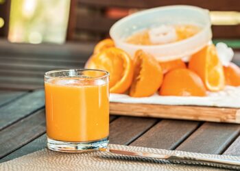 Aquilo sobra suco laranja virar