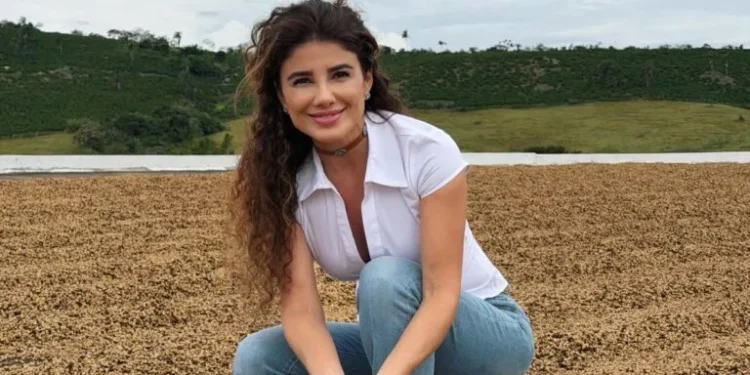 Paula fernandes abandonou las vegas