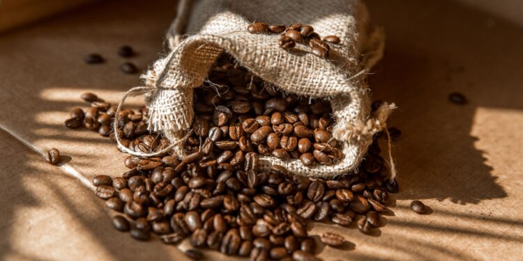 Pressão asiático beneficia exportações café
