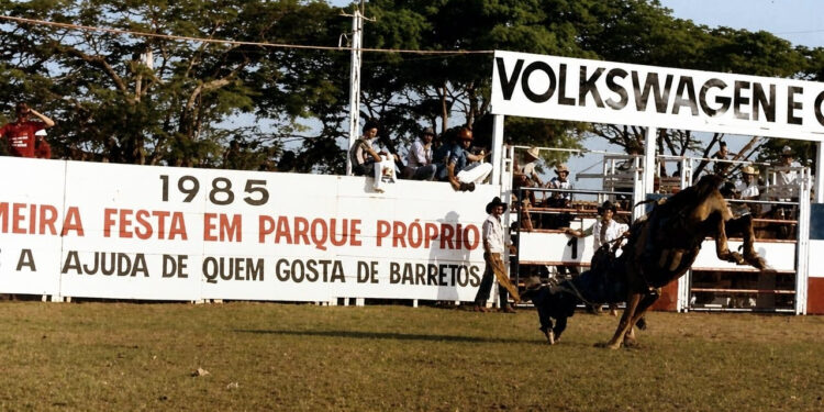 Primeiro barretão tinha caixa som