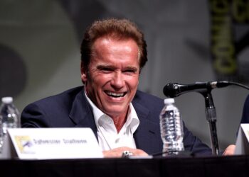 Arnold schwarzenegger abriu mão área