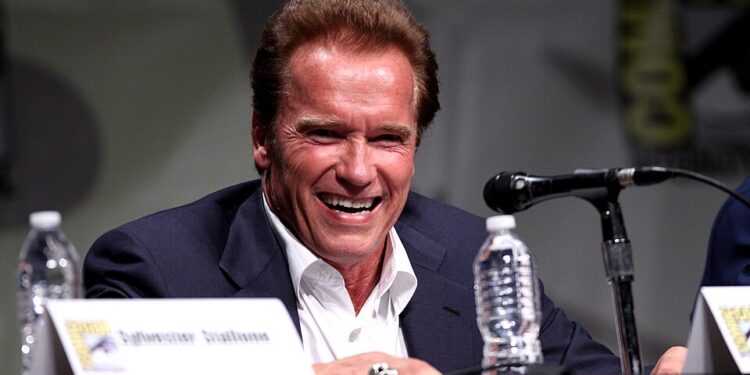 Arnold schwarzenegger abriu mão área