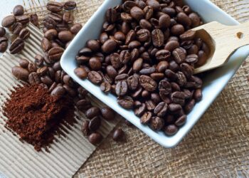 Café fica caro colheita quase