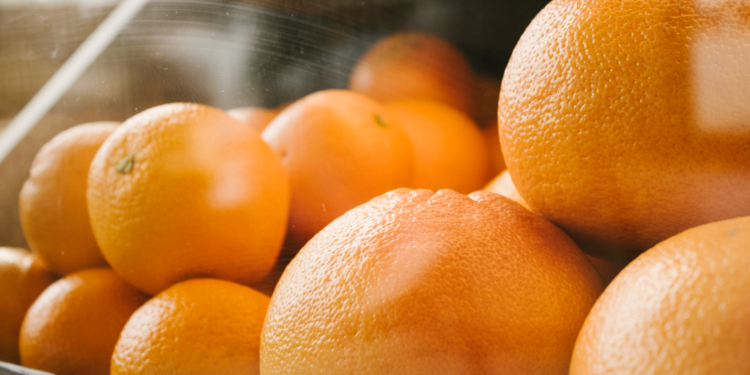 Caixa laranja despenca quase procura