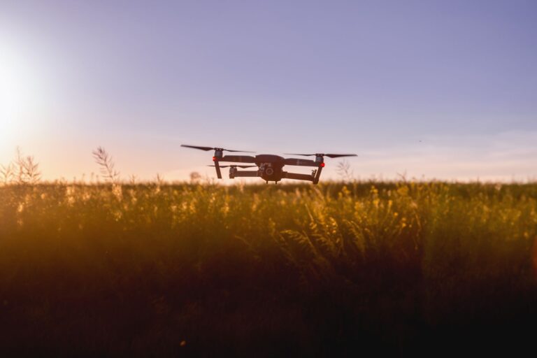 Drones tocam gritos scarlett johansson