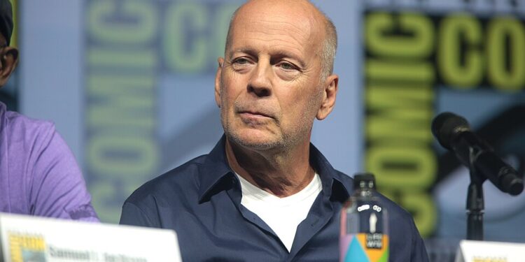 Em 2000, Bruce Willis investiu em um terreno de 3 hectares no Caribe e construiu um verdadeiro paraíso particular, com três residências, quatro piscinas e espaços de luxo à beira-mar: quase duas décadas depois, o ator vendeu a propriedade por US$ 27 milhões