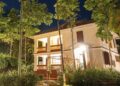 Antiga fazenda no Brasil ganha novas experiências para receber hóspedes com construções históricas e contato com a natureza com piscina aquecida coberta, atividades de aventura, noites de fogueira e observação do céu estrelado