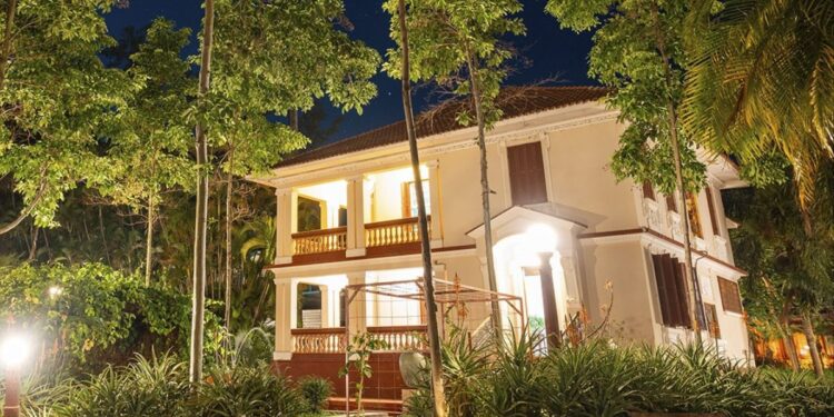 Antiga fazenda no Brasil ganha novas experiências para receber hóspedes com construções históricas e contato com a natureza com piscina aquecida coberta, atividades de aventura, noites de fogueira e observação do céu estrelado