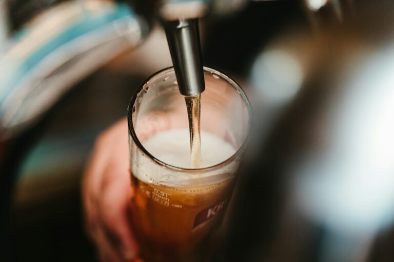 Cervejeiro visita plantação cenouras propõe