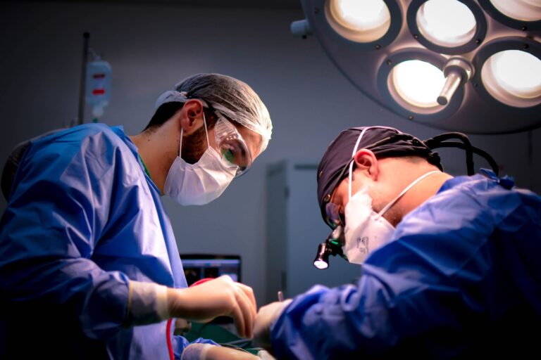 Cirurgião cardíaco pesquisadora largam hospital