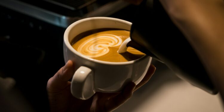 Empresária começa servindo café dentro