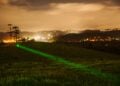 Laser verde cruza lavoura sabre