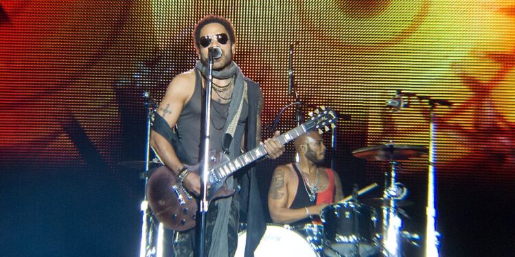 Norte americano lenny kravitz chegou