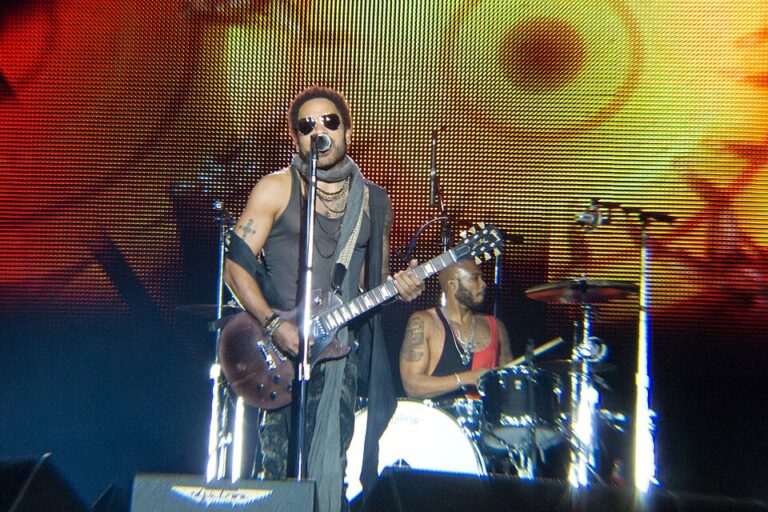 Norte americano lenny kravitz chegou