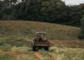 Além da música, cantor sertanejo também investe pesado no campo com fazenda de 14 mil hectares que reúne criação de gado, lavouras de soja e milho e até uma casa na árvore onde os filhos aproveitam os momentos longe da rotina de shows