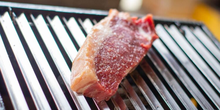 Carne bovina, suína ou frango: qual ficou mais cara em outubro? Veja o que mudou nos preços e qual levou vantagem