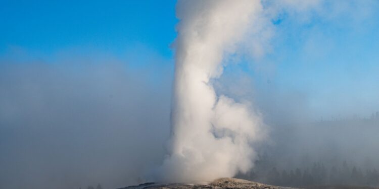 Produtor injeta vapor quente terra