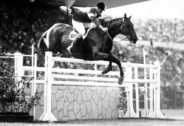 Coronel Harry Llewellyn no seu cavalo Foxhunter