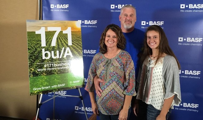 Randy Dowdy com a família durante a cerimônia de entrega do prêmio, no último dia 9 de setembro