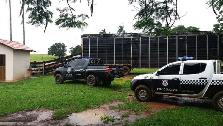 policia prende ladroes de gado