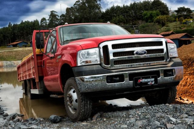 F-4000-4x4-vermelha Ford Caminhões F4000