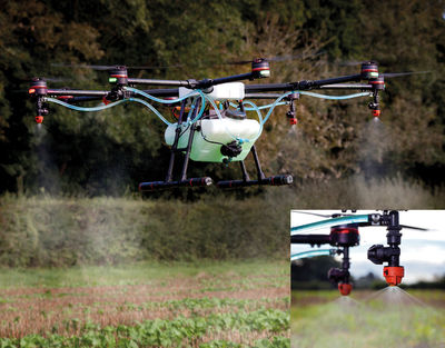 Os drones com pulverizadores de precisão (inserir) aplicam produtos agroquímicos apenas onde são necessários.