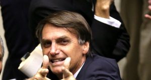 jair-bolsonaro-apontando