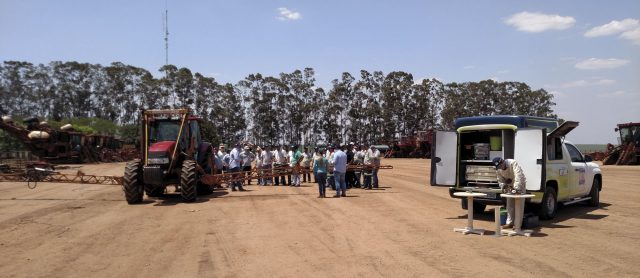 Técnicos-do-Aplique-Bem-durante-treinamento-de-produtores-para-o-emprego-correto-de-pesticidas-e-fertilizantes Técnicos do Aplique Bem durante treinamento de produtores para o emprego correto de pesticidas e fertilizantes