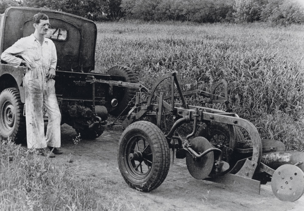 Algumas das primeiras máquinas introduzidas nas lavouras de São Paulo no final da década de 1930