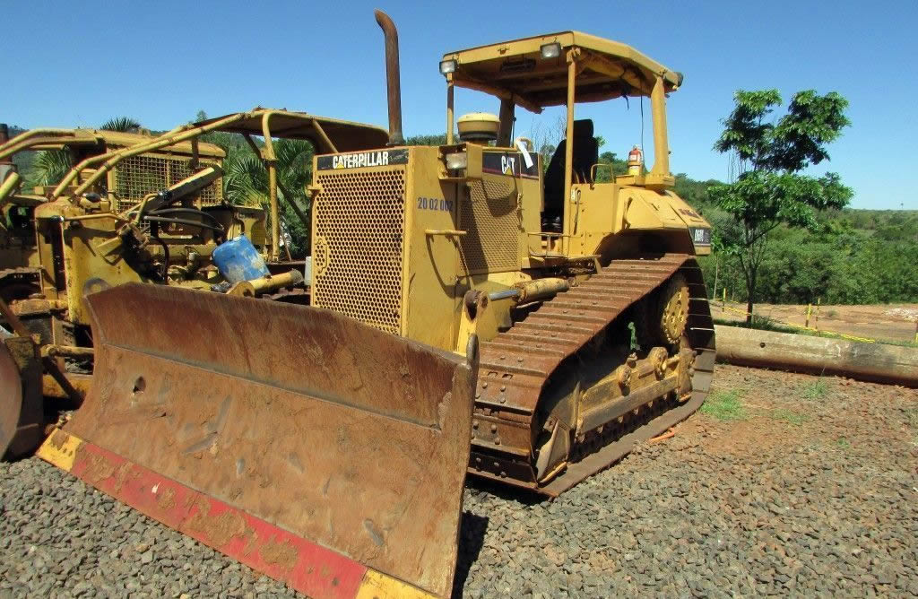 Trator de esteiras Caterpillar D6M XL, com valor inicial de R$ 75 mil / Foto: Superbid