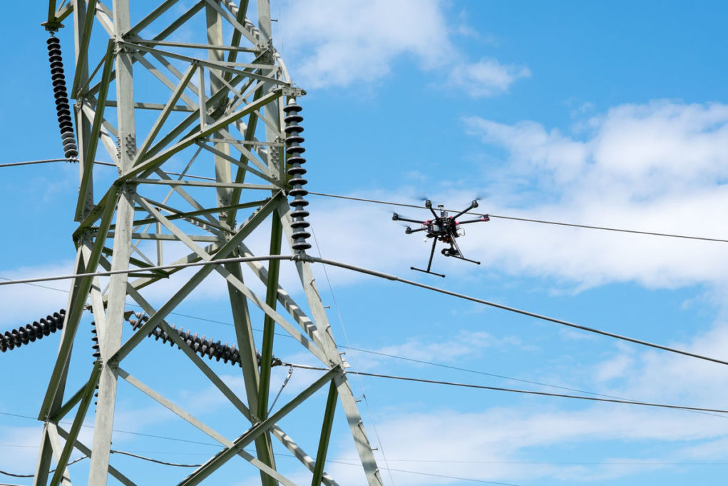 drones-inspecionando-torres-de-transmissao