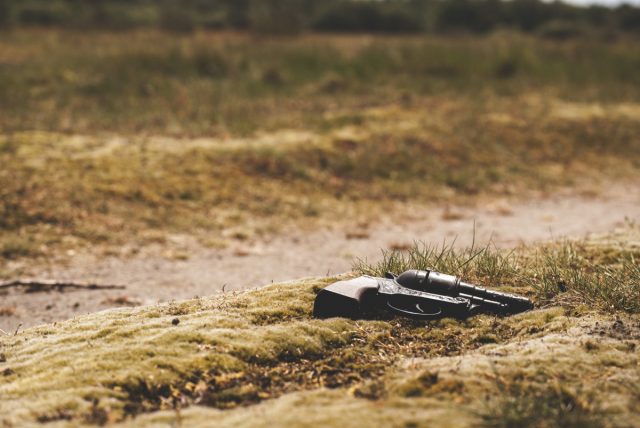 6_shooter_gun_hand_gun_Pistol_revolver-1119247-1 6_shooter_gun_hand_gun_Pistol_revolver-1119247-1
