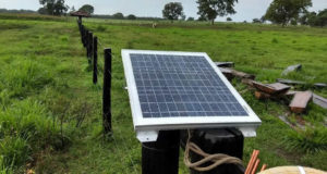 Painel solar para alimentação de cerca elétrica