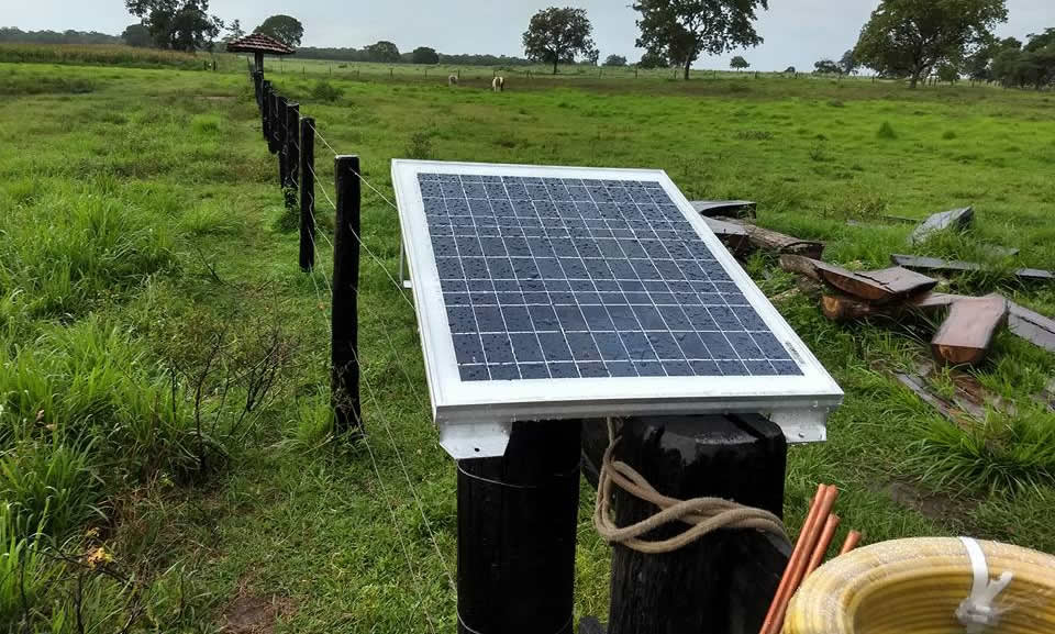 Painel solar para alimentação de cerca elétrica