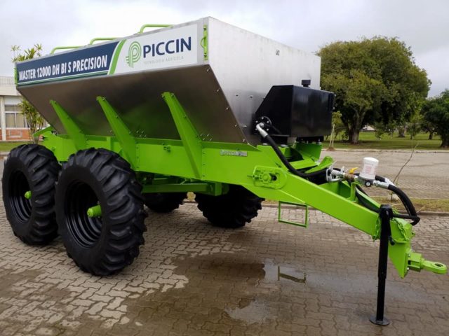 Distribuidor-de-adubo-da-Piccin-é-destaque-em-evento-no-Tocantis