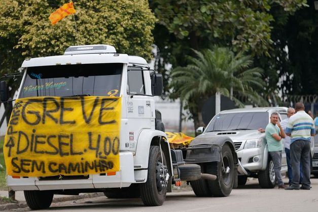 manifestacoes-dos-caminhoneiros-ja-causam-desabastecimento-nos-supermerc