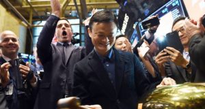 Jack Ma após tocar o sino de estreia da Alibaba na Bolsa NYSE, em setembro de 2014