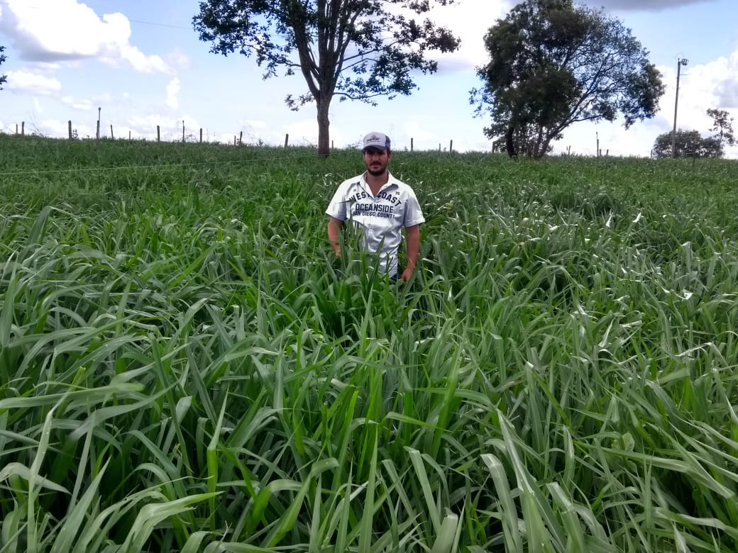 Fábio_Andrade_em_propriedade_assistida_pelo_Programa_BALDE_CHEIO