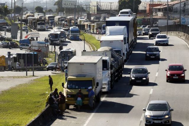 Greve dos caminhoneiros Greve dos caminhoneiros