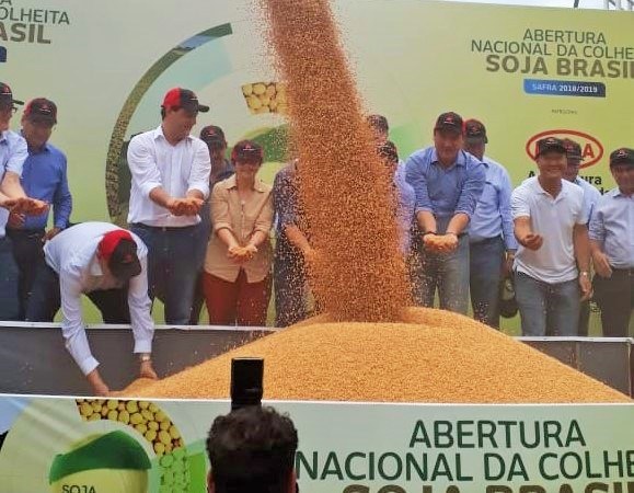 Evento no Paraná marcou o início da colheita nacional de soja