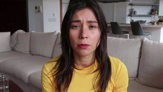 vegana-comendo-peixe-2 vegana-comendo-peixe-2
