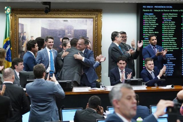 Aprovaçao-reforma-previdencia-comissao-640x426 Aprovaçao-reforma-previdencia-comissao-640x426