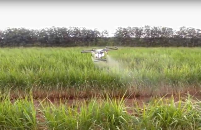 drone na pulverização agricola