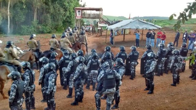 policia-ordem-judicial-obriga-500-pessoas-ligadas-ao-mst-a-deixarem-propriedade-invadida-1