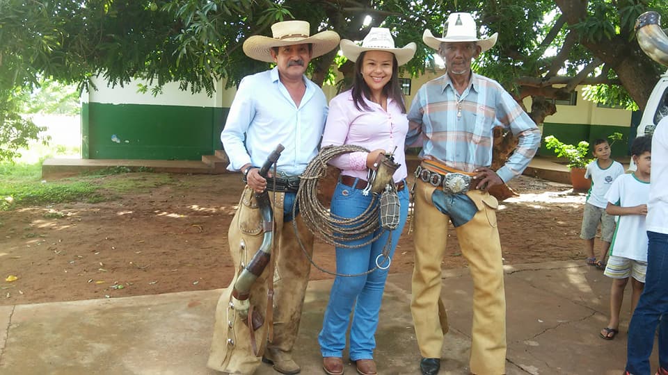 Look boiadeira e estilo peão: comerciantes apostam nas vendas de