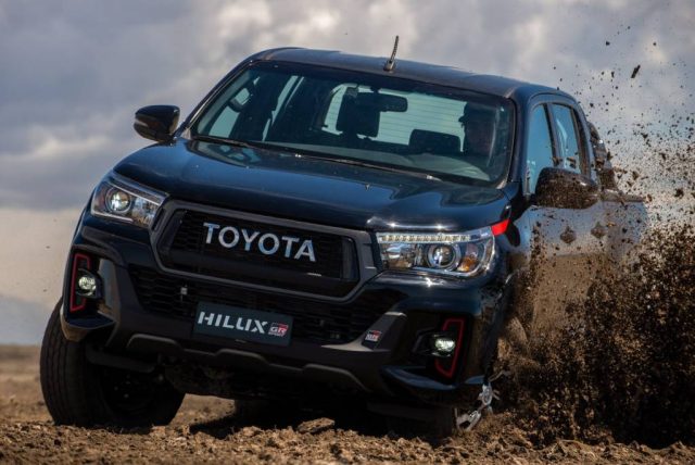 toyota_hilux_gr_-sport_1 v6