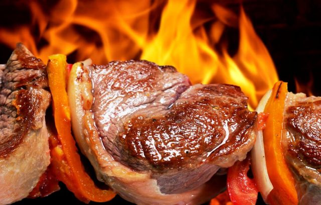 afinal-o-que-e-melhor-churrasco-na-grelha-ou-no-espeto-1000x640