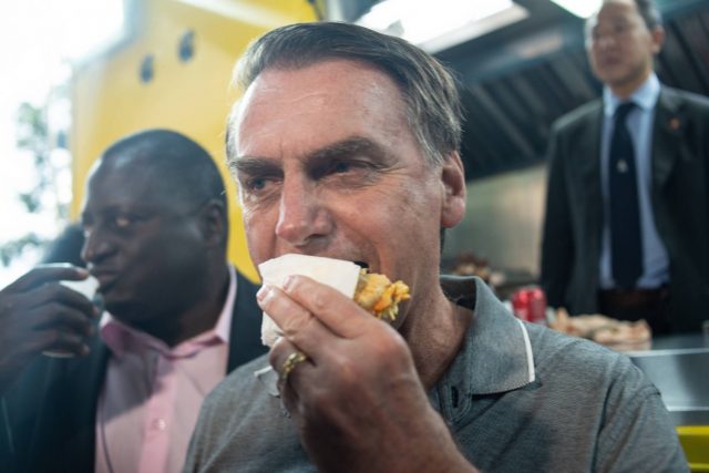 bolsonaro-comendo