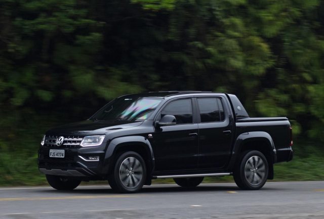 volkswagen-amarok-v6-black-style