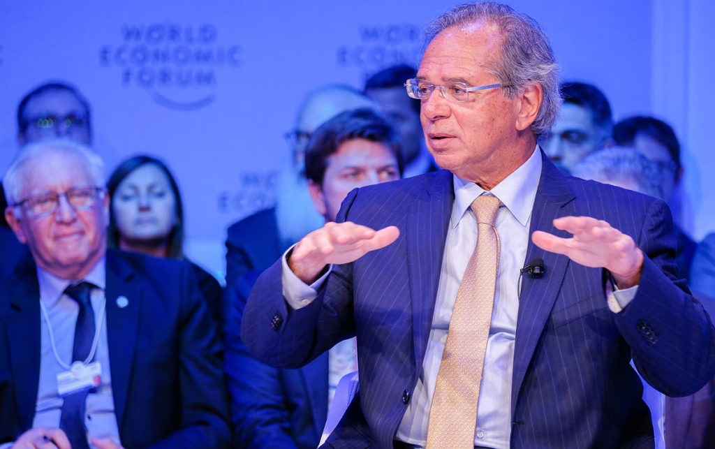 Entenda porque Paulo Guedes foi aplaudido de pé na Suiça